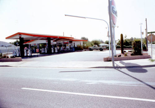 Gulf Gas-Station, 1501 E. Apache