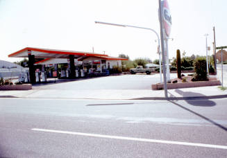 Gulf Gas-Station, 1501 E. Apache