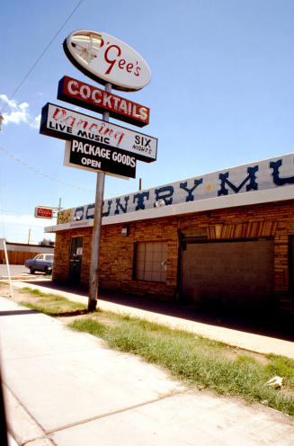 R'Gee's Bar, 1825 E. Apache