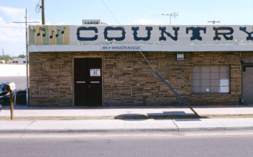 R'Gee's Bar, 1825 E. Apache