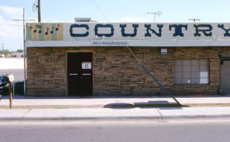 R'Gee's Bar, 1825 E. Apache