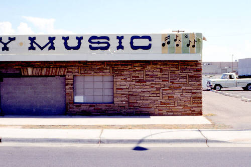 R'Gee's Bar, 1825 E. Apache