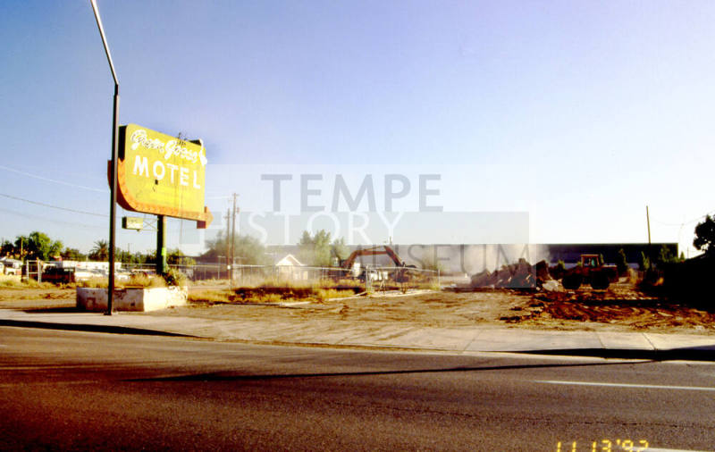 Green Goose Motel, 1915 E. Apache Blvd.