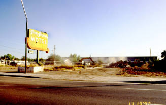 Green Goose Motel, 1915 E. Apache Blvd.