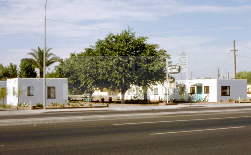 Soo City Sue Motel, 2101 E. Apache Blvd.