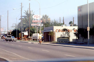 R Gee's, 1801 E. Apache Blvd.