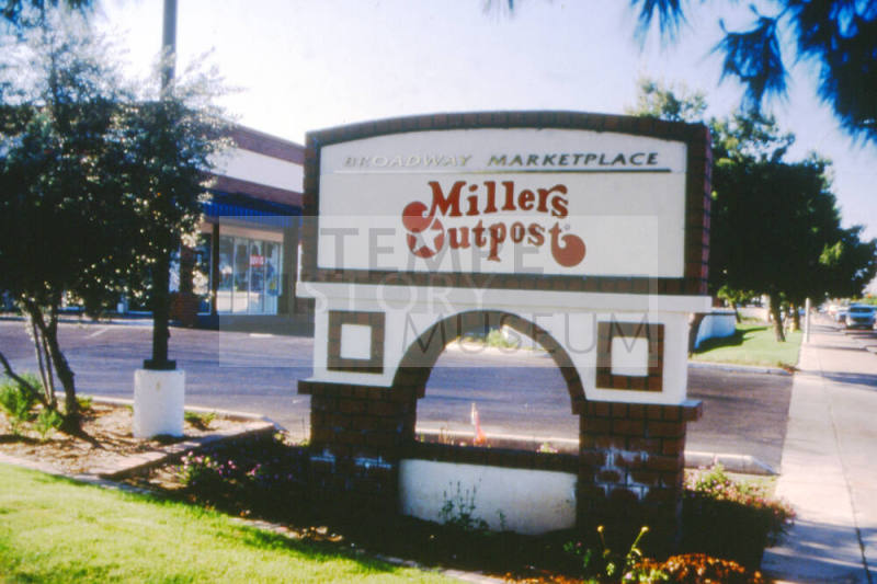 Broadway Marketplace sign, 913 E. Broadway Rd.