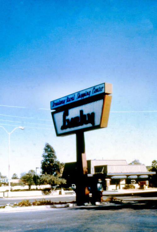 Boradway Rural Shopping Center sign