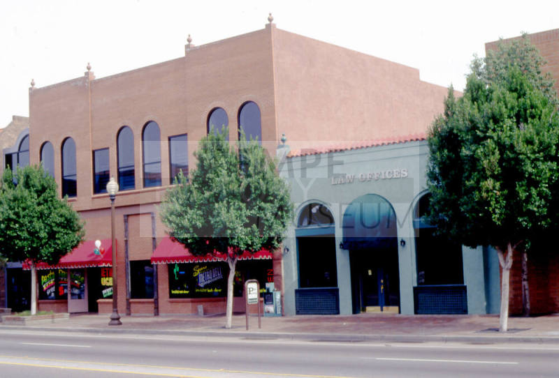 Street Scene, 400 Block S. Mill Ave.