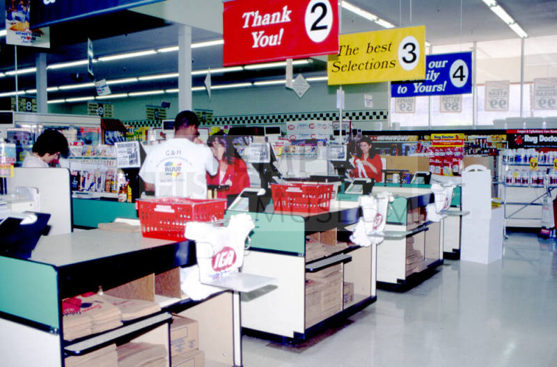 Cashiers, Stabler's Market, University Dr. and Mill Ave.