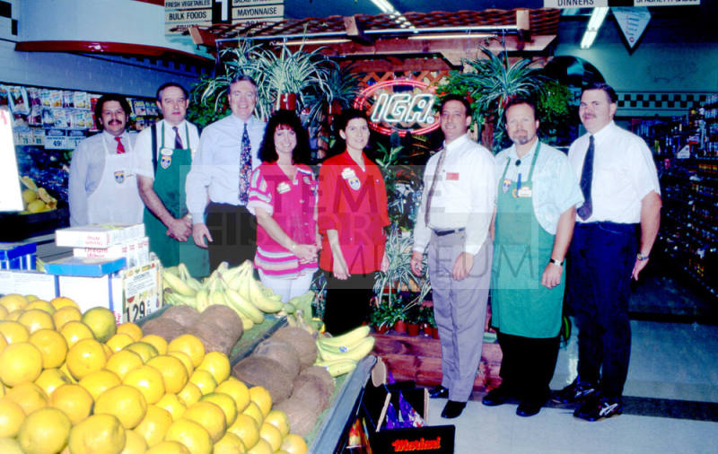 Employees, Stabler's Market, University Dr. and Mill Ave.
