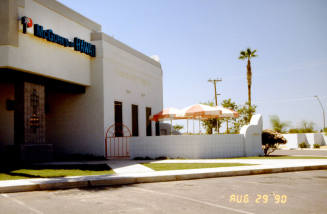 McGurks of Hawaii, 909 E. Elliot Rd.