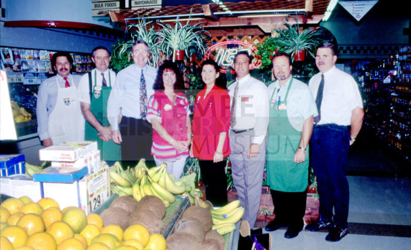 Store employees, Stabler's Market, University Dr. and Mill Ave.
