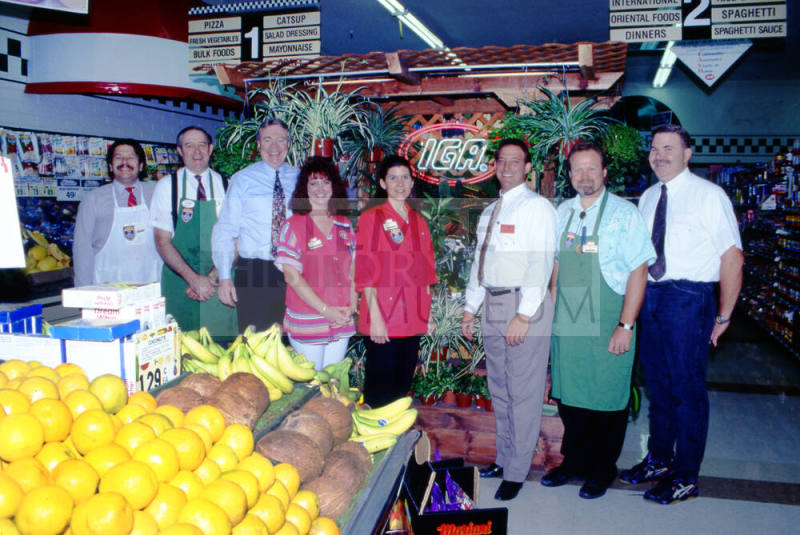 Store employees, Stabler's Market, University Dr. and Mill Ave.