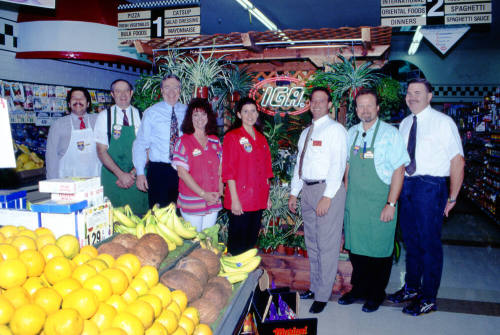 Store employees, Stabler's Market, University Dr. and Mill Ave.