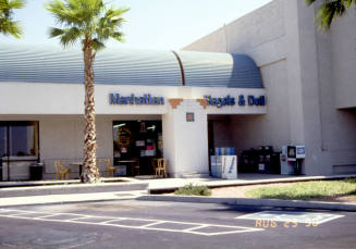 Manhattan's Bagels and Deli, shopping center