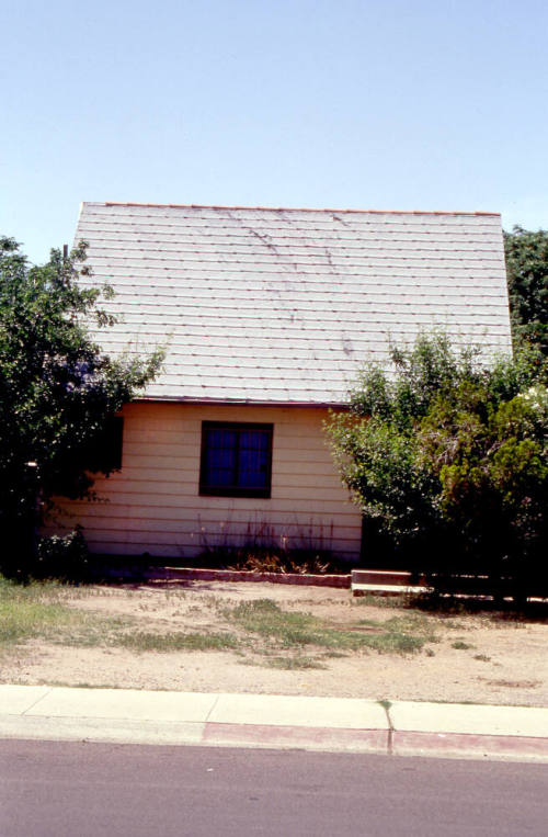 Residence in 1100 block of S. Farmer Ave.