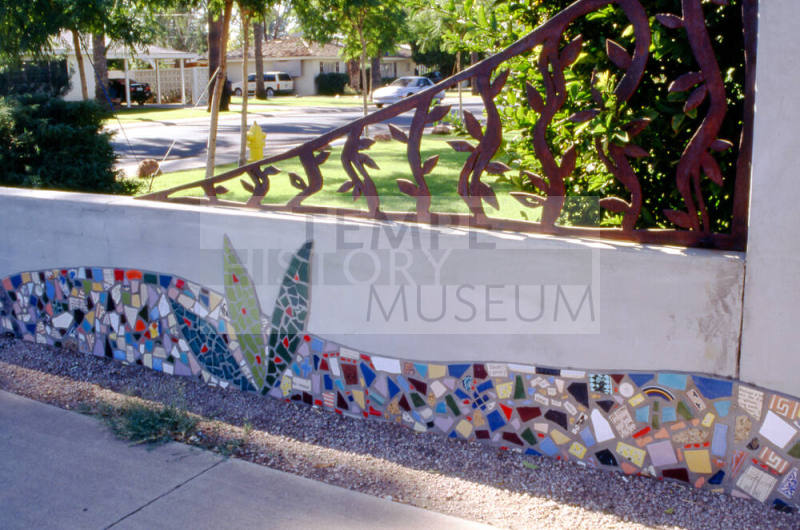 Date Palm Manor sign