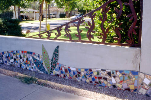 Date Palm Manor sign