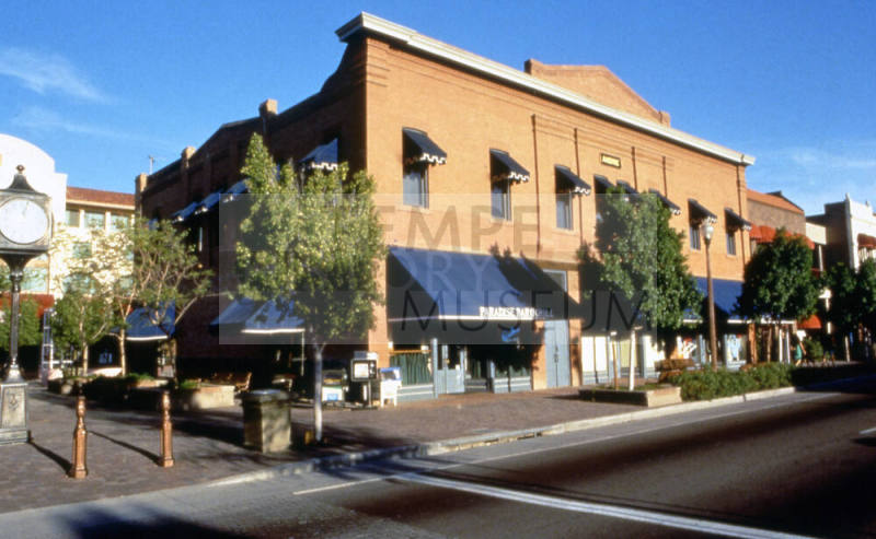 Paradise Bar and Grill, Mill Ave. and Fourth Street