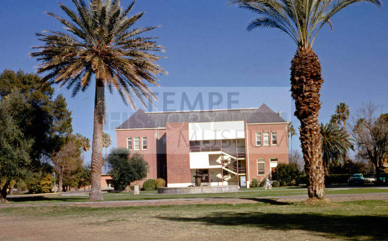 Building to the West of Old Main