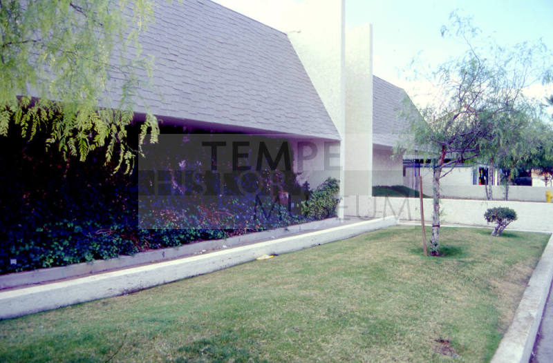 Building, 948 E. Apache Blvd.