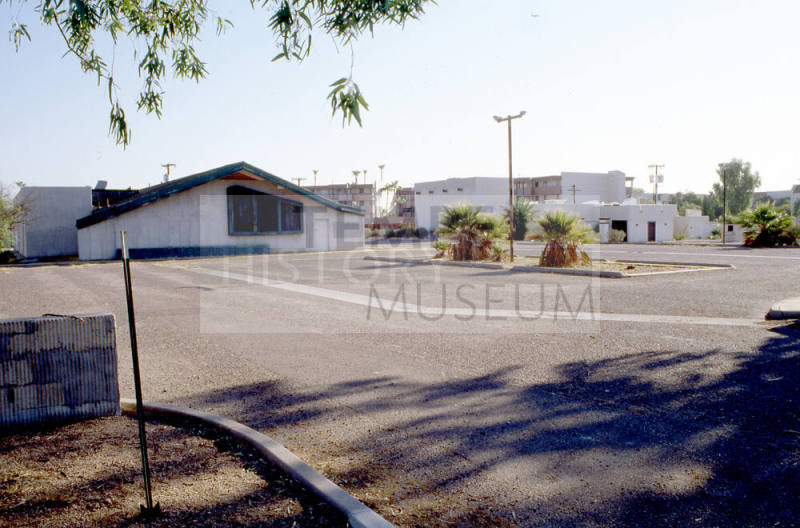Closed business, 1112 E. Apache Blvd.