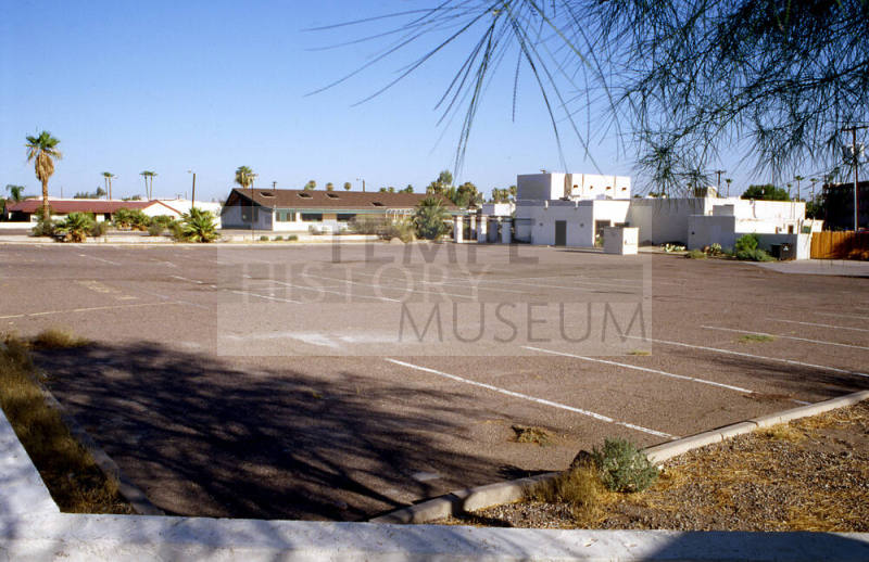 Closed business, 1112 E. Apache Blvd.