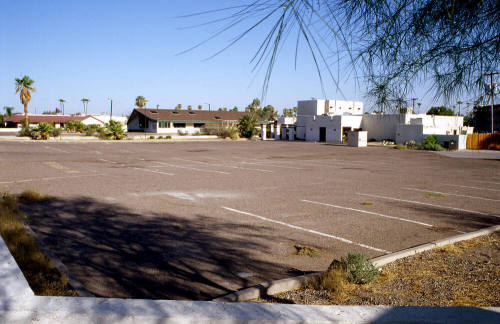 Closed business, 1112 E. Apache Blvd.