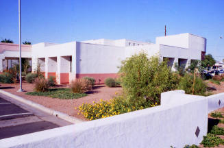 Retail building, 909 E. Apache Blvd.