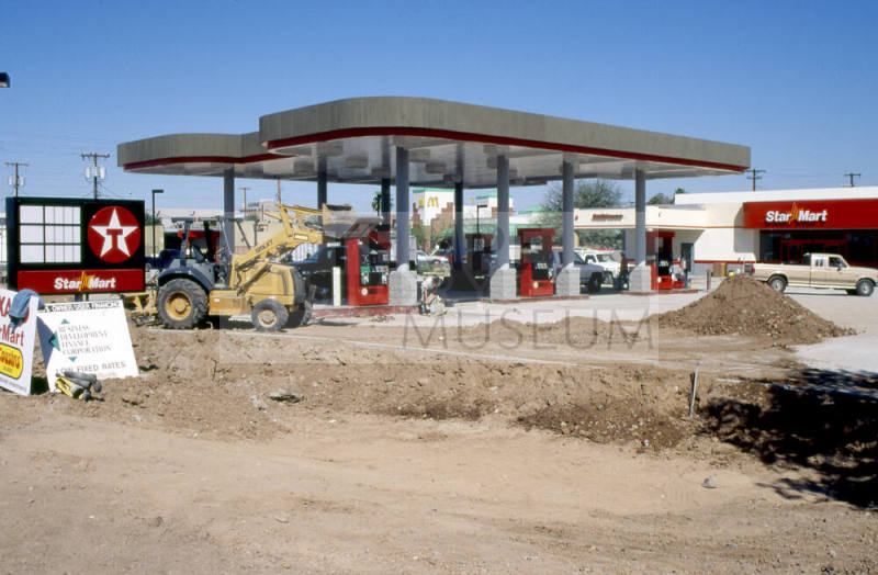 Texaco Star Mart, 922 E. Apache Blvd.