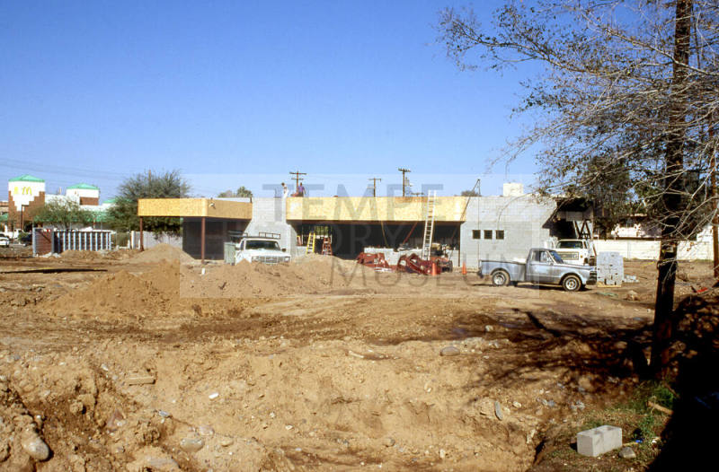 Texaco Star Mart under construction, 922 E. Apache Blvd.