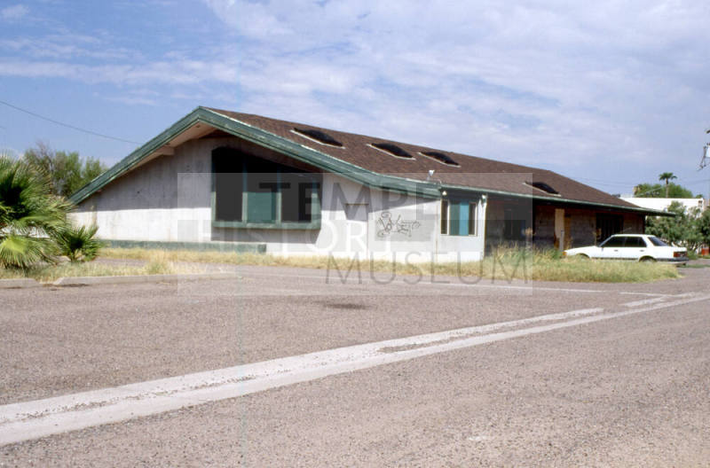 Vacant building, 1112 E. Apache Blvd.
