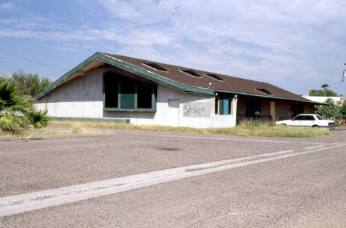 Vacant building, 1112 E. Apache Blvd.