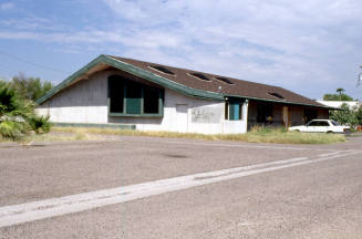 Vacant building, 1112 E. Apache Blvd.