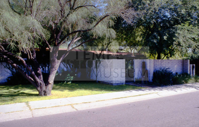 Nickels residence, 322 E. Broadway Ln.