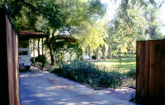 Nickels residence, 322 E. Broadway Ln.