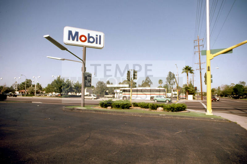 Mobil sign, W. University Drive