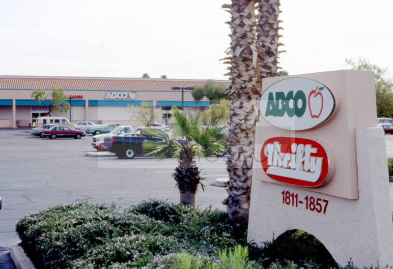 Sun Plaza Shopping Center- 1811-1859 N Scottsdale Rd