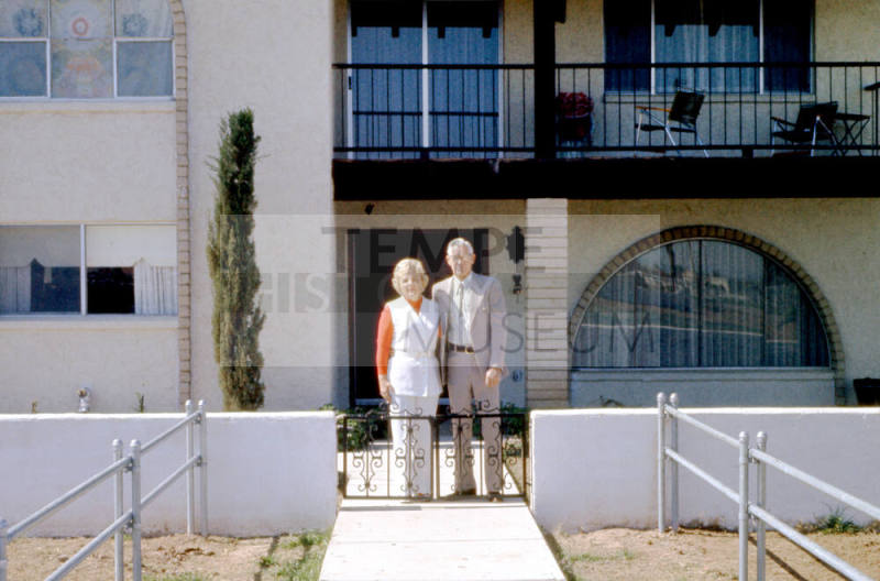 Dorothy and Arthur Lyle Carnal in Calle de Caballos