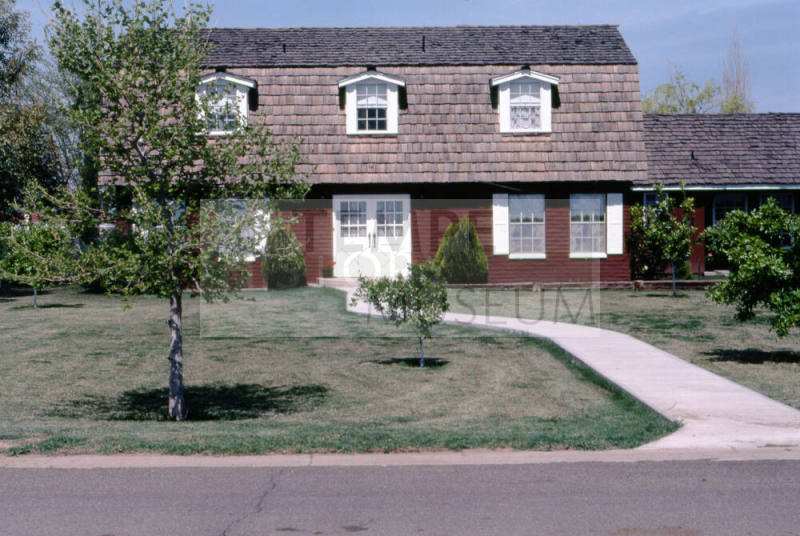 Residence, 1394 E. Calle de Caballos