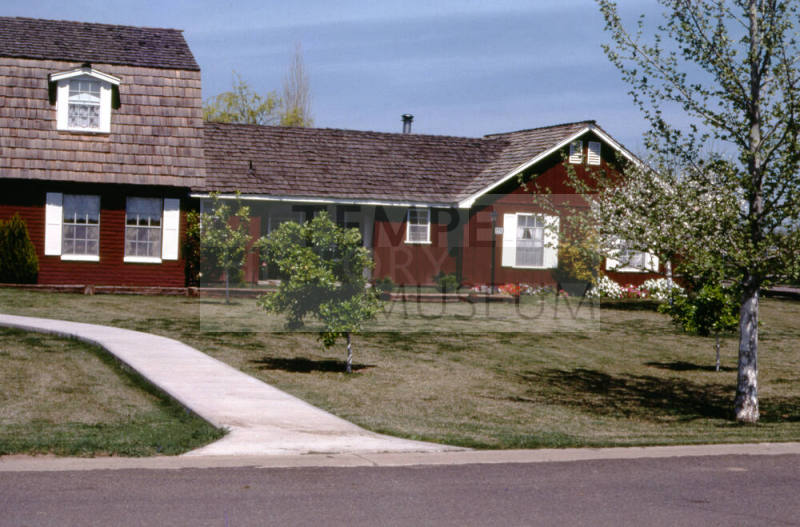 Residence, 1394 E. Calle de Caballos