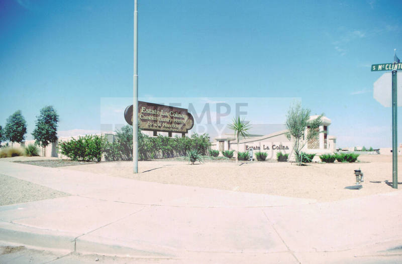 Estate La Colina sign
