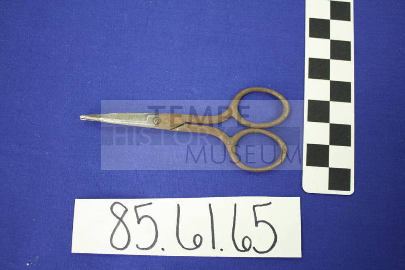 Manicure scissors