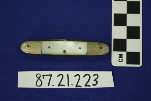 Pearl handle pocket knife