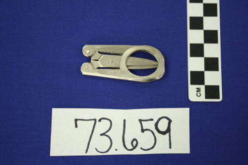 Folding scissors