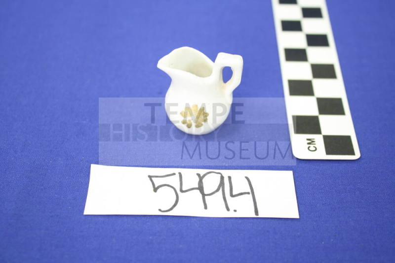 Toy creamer