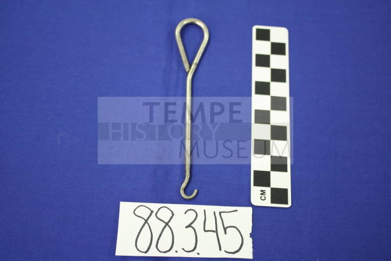 Shoe button hook