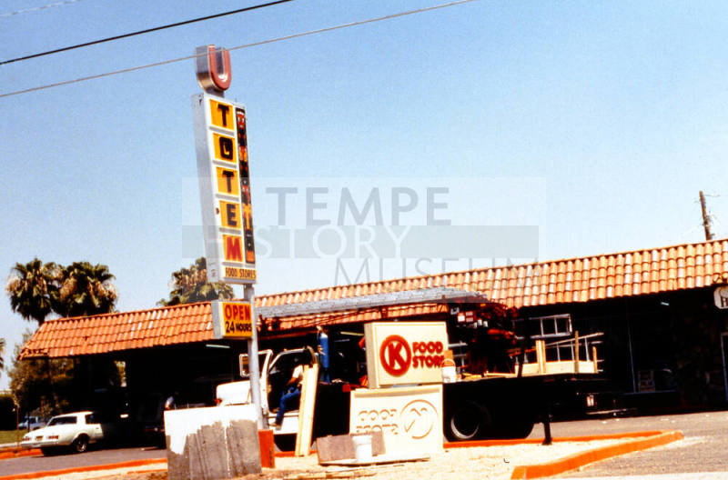 Circle K Utotem store, Southern and Country Club