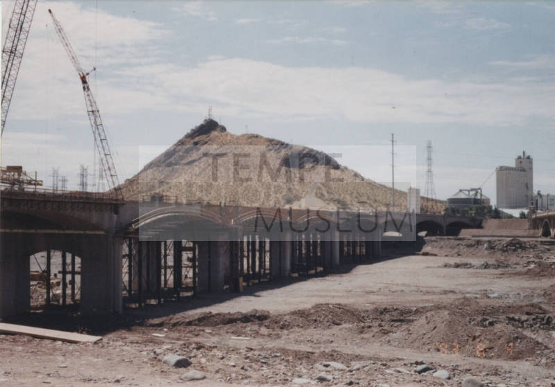 Riverbed Dry - Frame II Construction